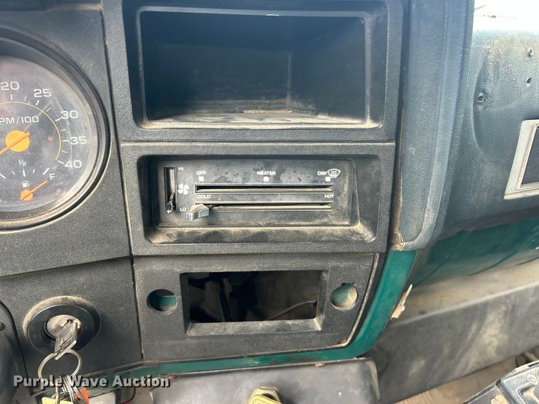 image for item FC2700 1986 GMC C7000 oil distributor truck