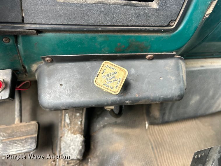 image for item FC2700 1986 GMC C7000 oil distributor truck