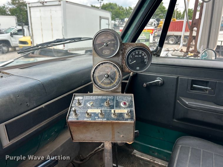 image for item FC2700 1986 GMC C7000 oil distributor truck