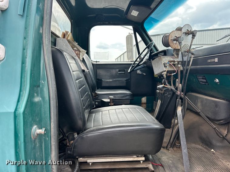 image for item FC2700 1986 GMC C7000 oil distributor truck