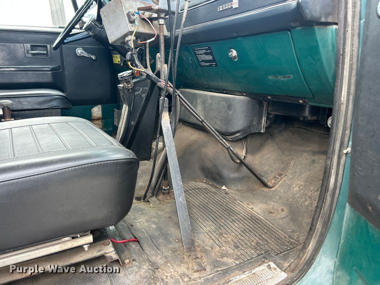 image for item FC2700 1986 GMC C7000 oil distributor truck