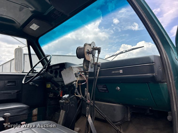 image for item FC2700 1986 GMC C7000 oil distributor truck