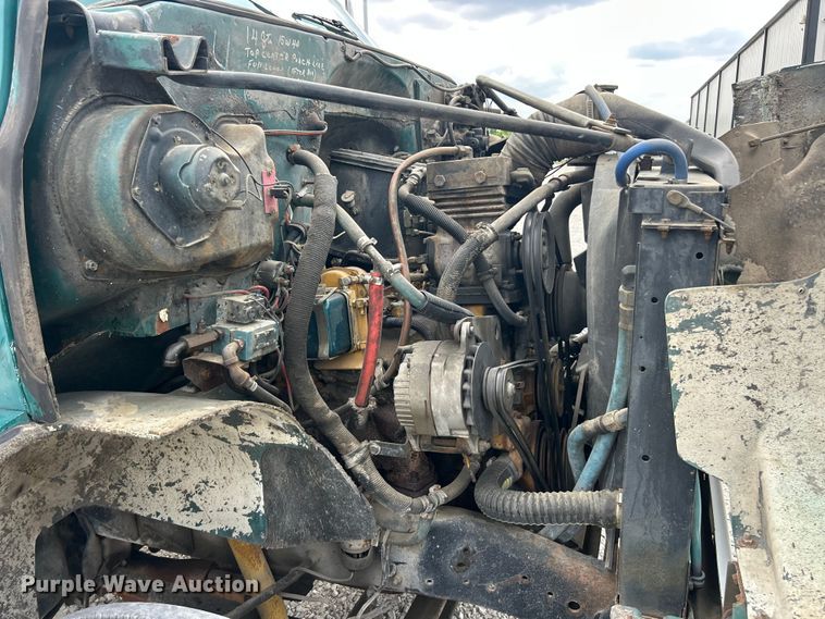 image for item FC2700 1986 GMC C7000 oil distributor truck