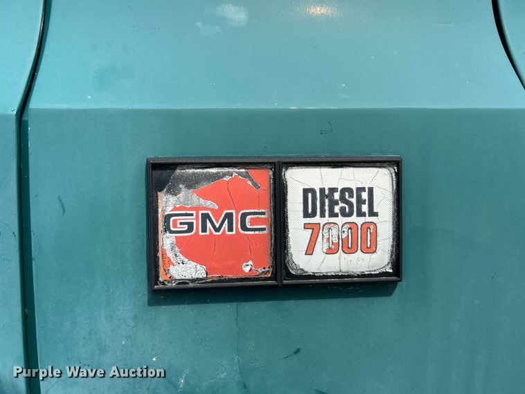 image for item FC2700 1986 GMC C7000 oil distributor truck