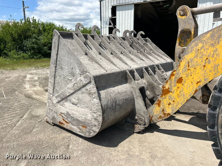image for item FC2717 2004 Komatsu WA500 wheel loader