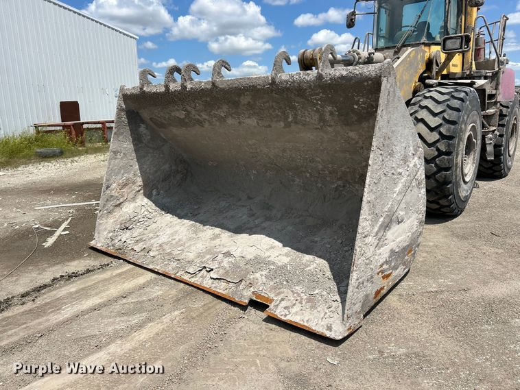 image for item FC2717 2004 Komatsu WA500 wheel loader