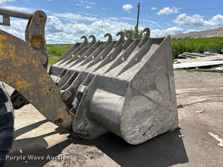 image for item FC2717 2004 Komatsu WA500 wheel loader