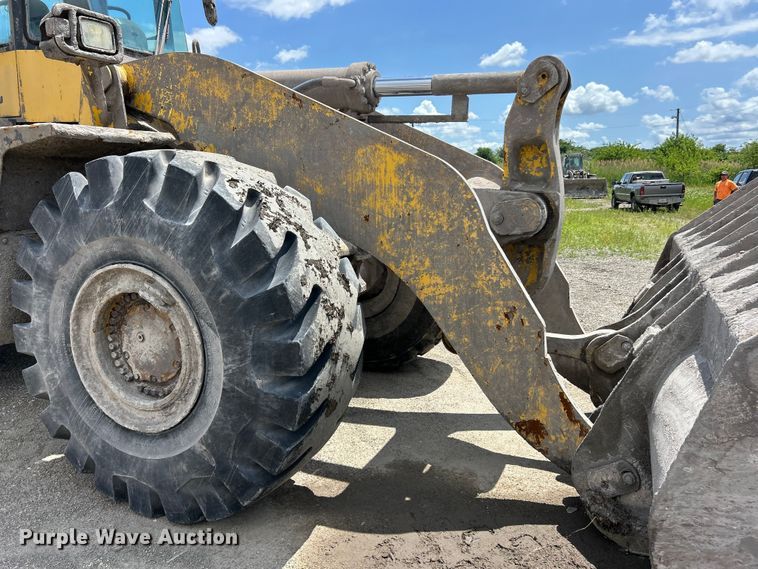 image for item FC2717 2004 Komatsu WA500 wheel loader
