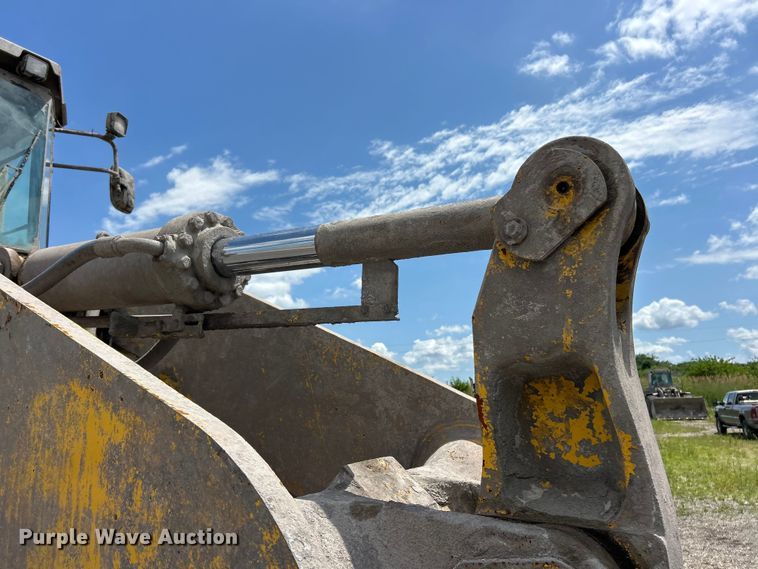 image for item FC2717 2004 Komatsu WA500 wheel loader