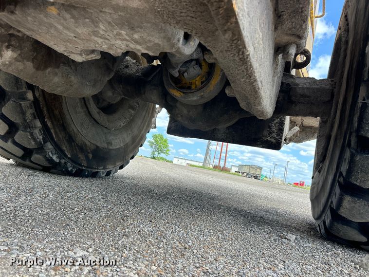 image for item FC2717 2004 Komatsu WA500 wheel loader
