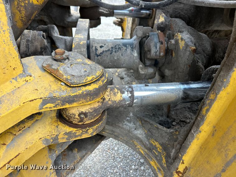 image for item FC2717 2004 Komatsu WA500 wheel loader