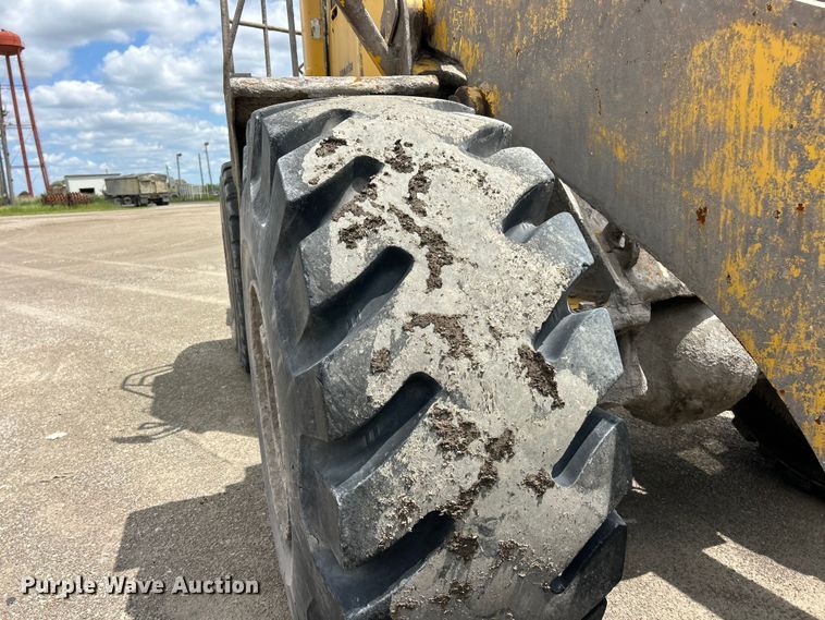 image for item FC2717 2004 Komatsu WA500 wheel loader