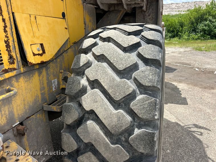 image for item FC2717 2004 Komatsu WA500 wheel loader