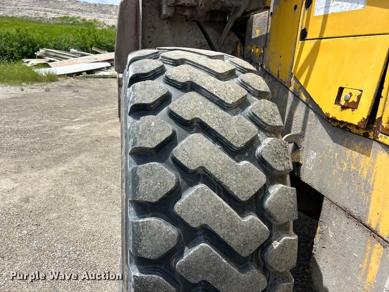 image for item FC2717 2004 Komatsu WA500 wheel loader