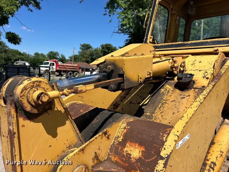 image for item FC2727 1988 Caterpillar 953 track loader