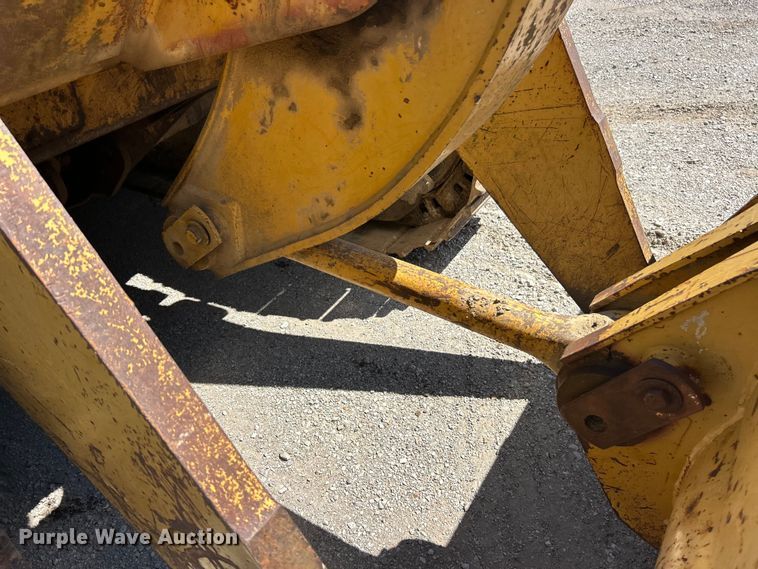 image for item FC2727 1988 Caterpillar 953 track loader