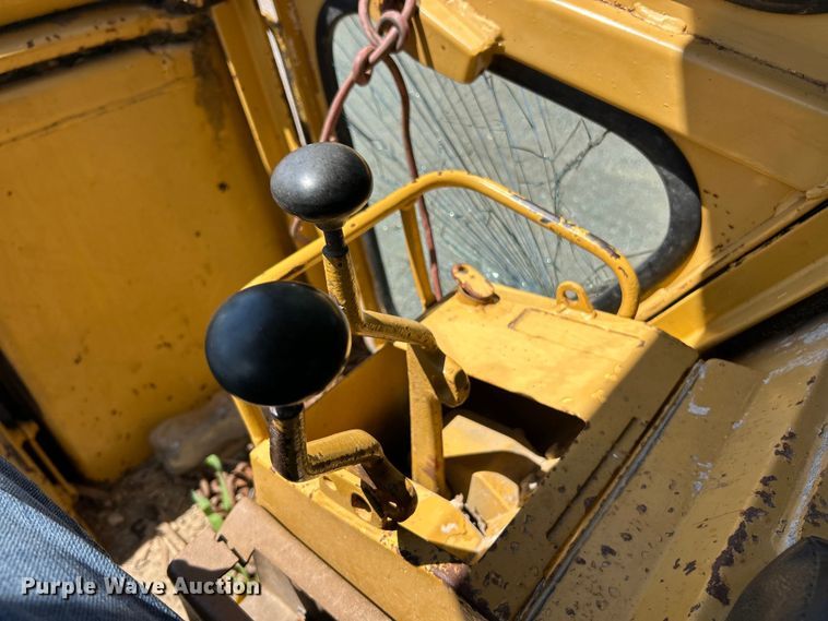 image for item FC2727 1988 Caterpillar 953 track loader