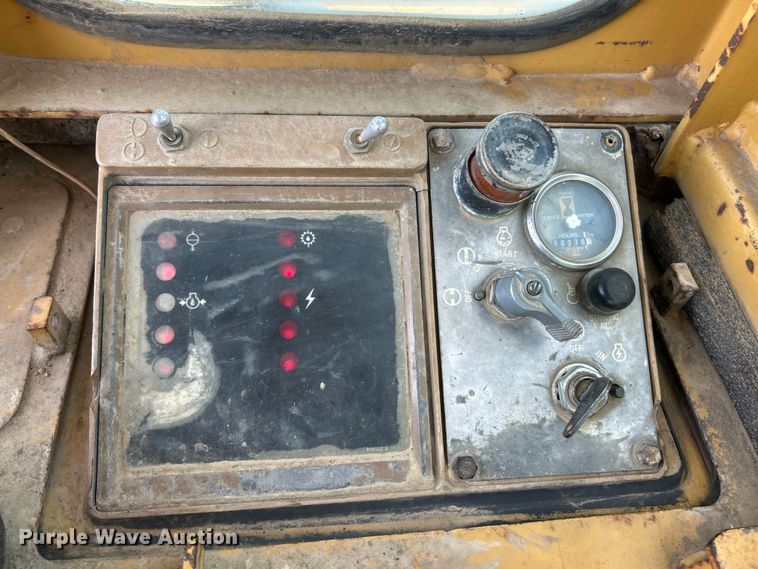 image for item FC2727 1988 Caterpillar 953 track loader