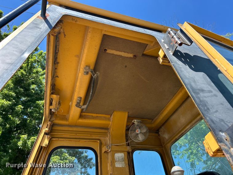 image for item FC2727 1988 Caterpillar 953 track loader