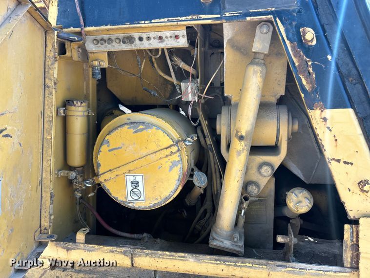 image for item FC2727 1988 Caterpillar 953 track loader