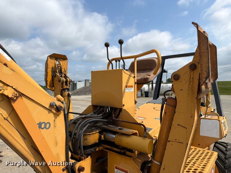image for item FC3120 1998 Case 560 trencher
