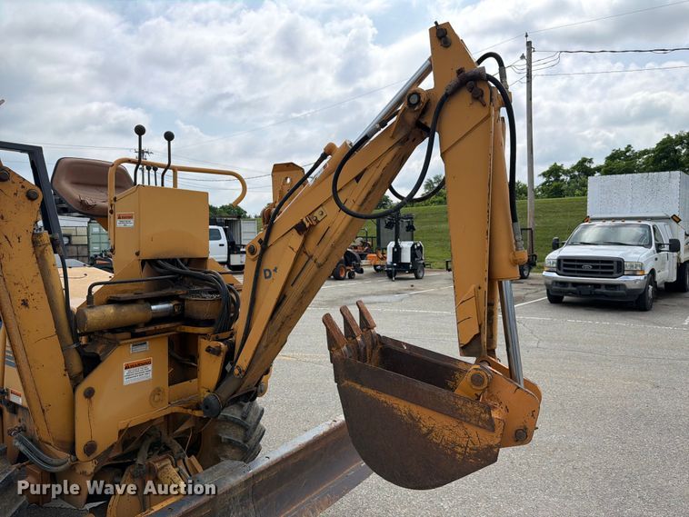 image for item FC3120 1998 Case 560 trencher