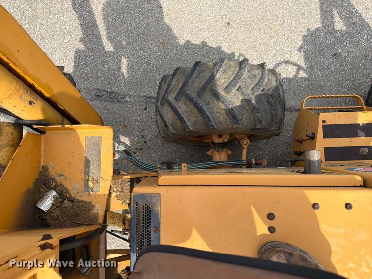 image for item FC3120 1998 Case 560 trencher