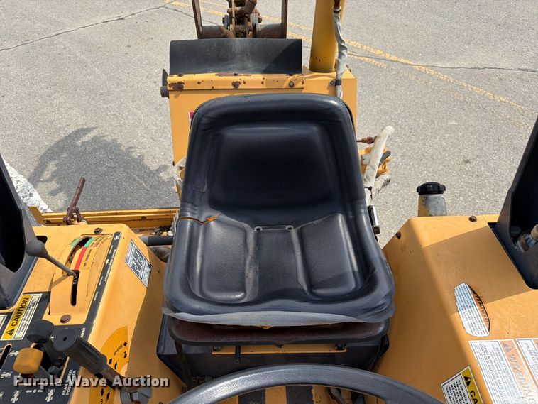 image for item FC3120 1998 Case 560 trencher