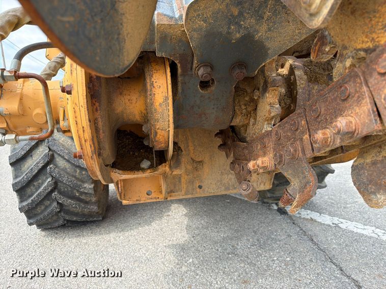 image for item FC3120 1998 Case 560 trencher