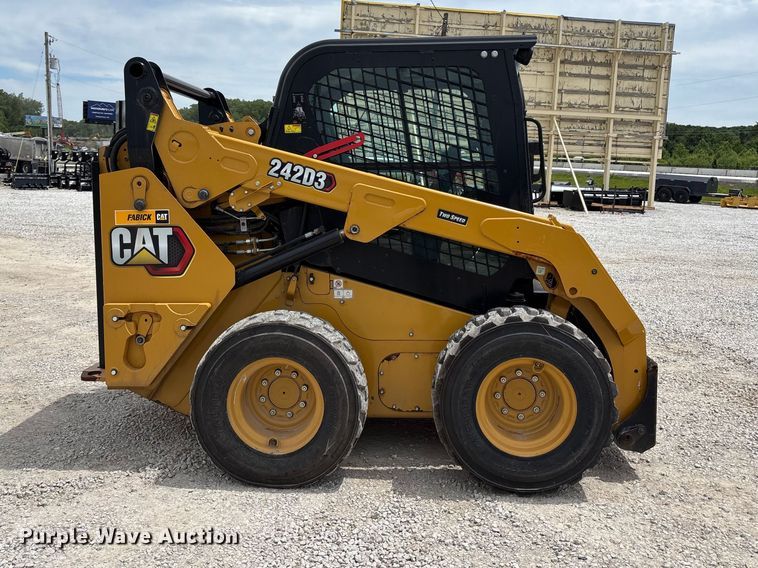 image for item FC4705 2021 Caterpillar 242D3 skid steer loader