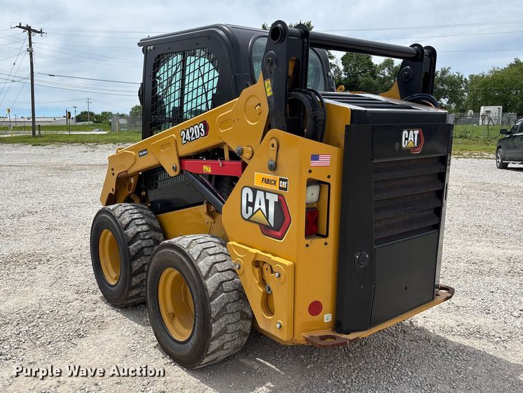 image for item FC4705 2021 Caterpillar 242D3 skid steer loader