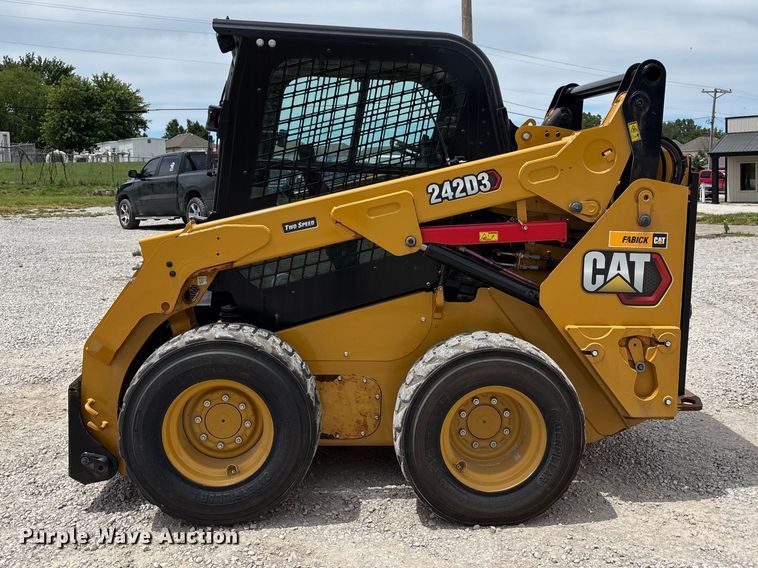 image for item FC4705 2021 Caterpillar 242D3 skid steer loader