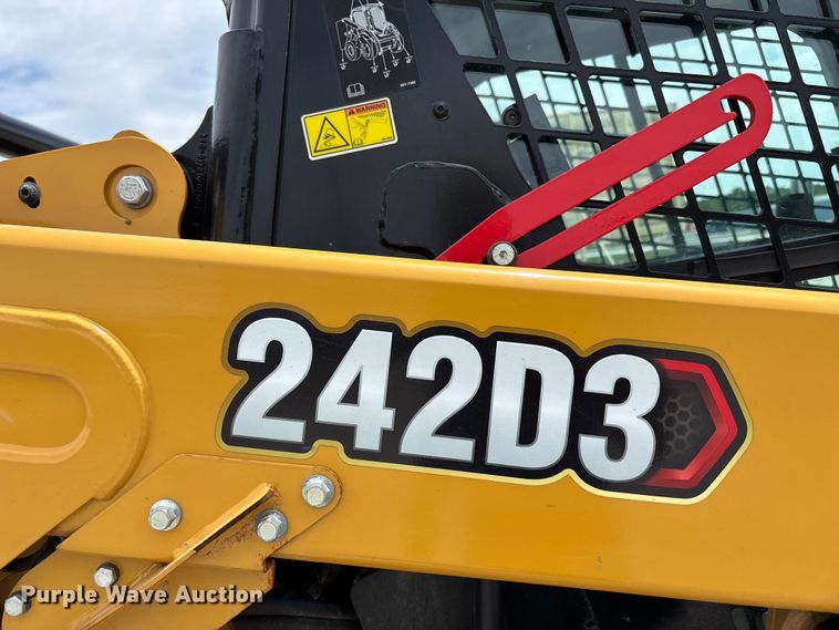 image for item FC4705 2021 Caterpillar 242D3 skid steer loader