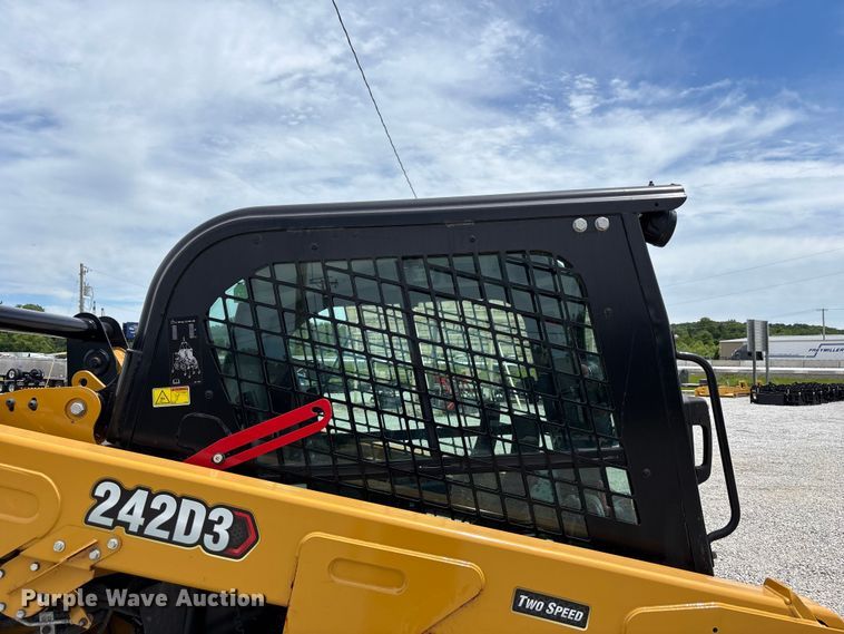 image for item FC4705 2021 Caterpillar 242D3 skid steer loader