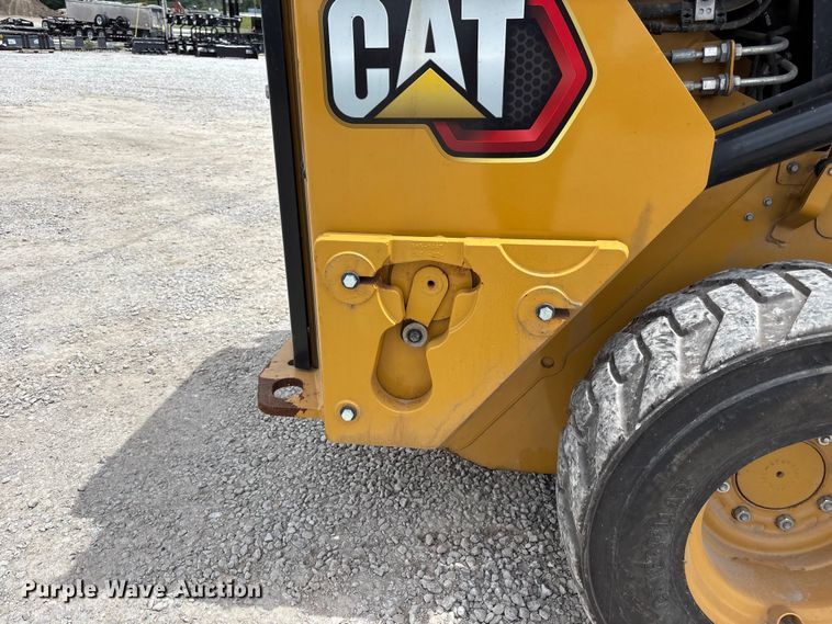 image for item FC4705 2021 Caterpillar 242D3 skid steer loader
