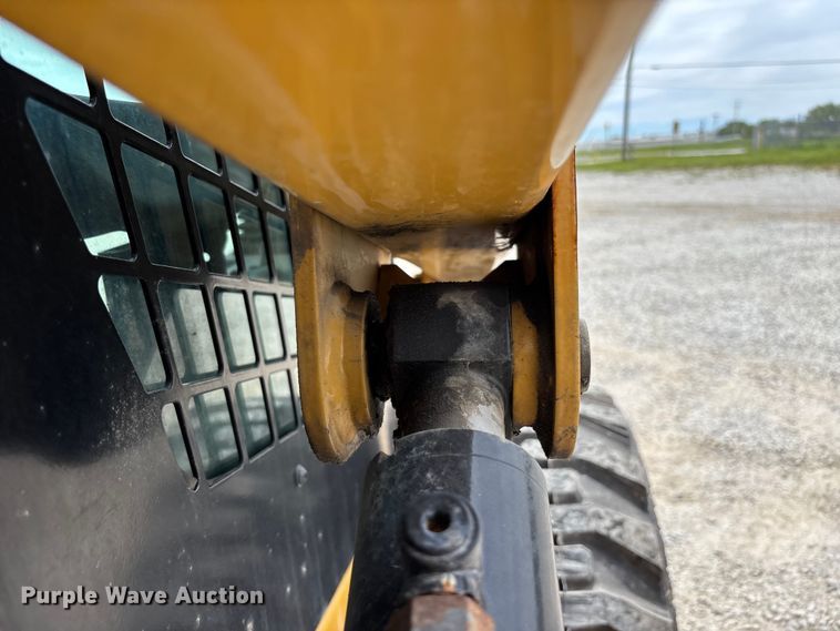 image for item FC4705 2021 Caterpillar 242D3 skid steer loader