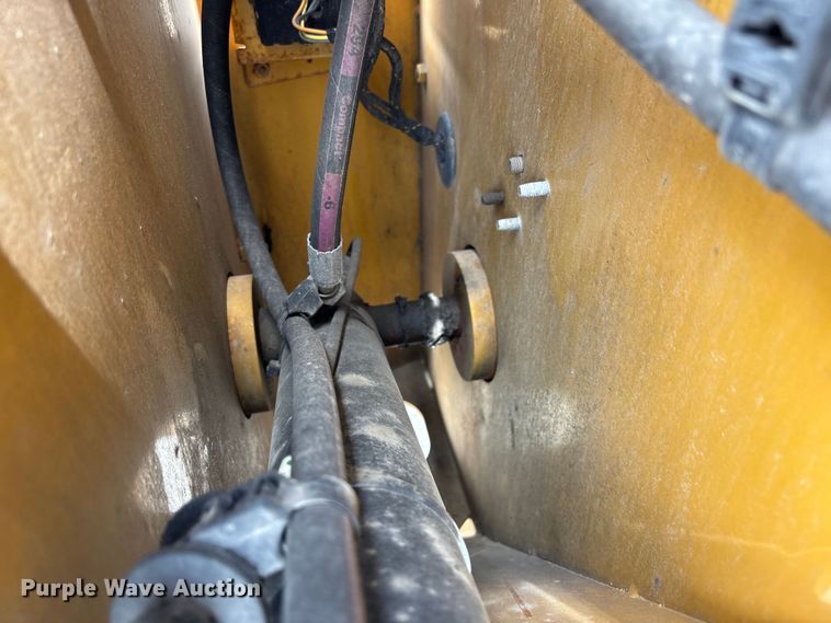 image for item FC4705 2021 Caterpillar 242D3 skid steer loader