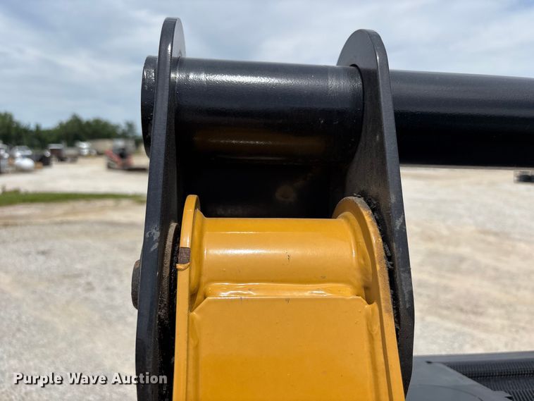 image for item FC4705 2021 Caterpillar 242D3 skid steer loader
