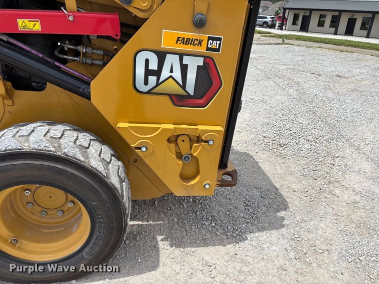 image for item FC4705 2021 Caterpillar 242D3 skid steer loader