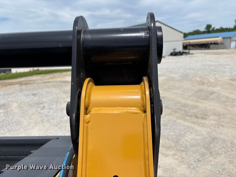 image for item FC4705 2021 Caterpillar 242D3 skid steer loader