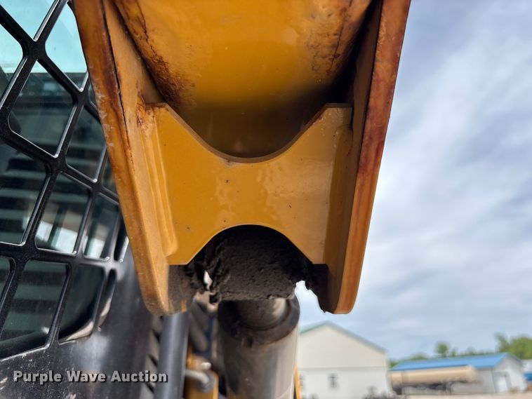 image for item FC4705 2021 Caterpillar 242D3 skid steer loader