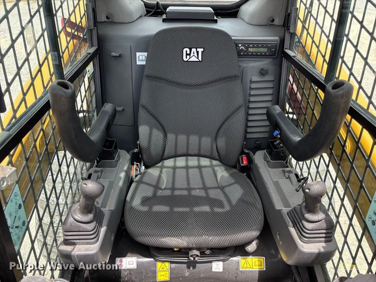 image for item FC4705 2021 Caterpillar 242D3 skid steer loader