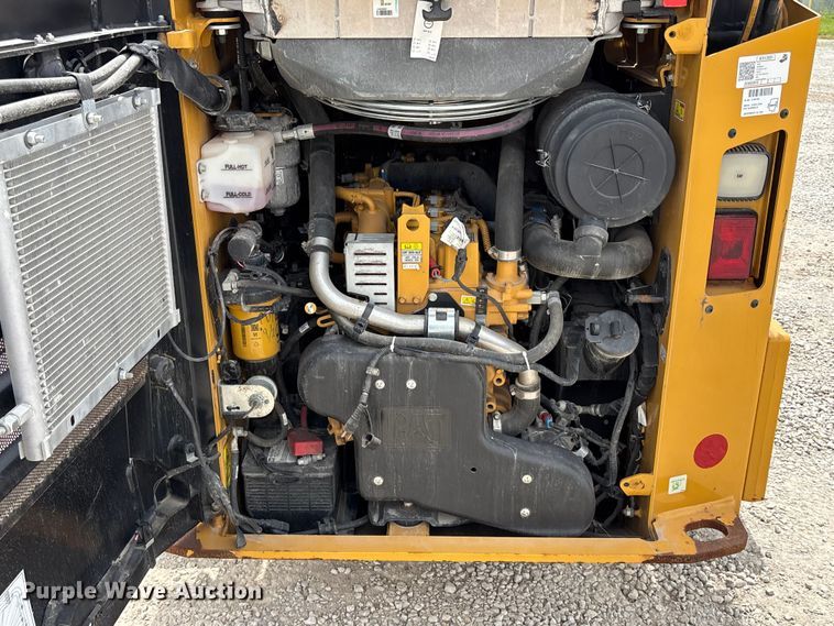 image for item FC4705 2021 Caterpillar 242D3 skid steer loader