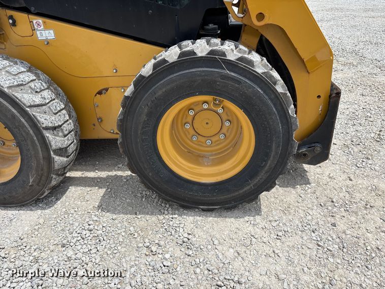 image for item FC4705 2021 Caterpillar 242D3 skid steer loader