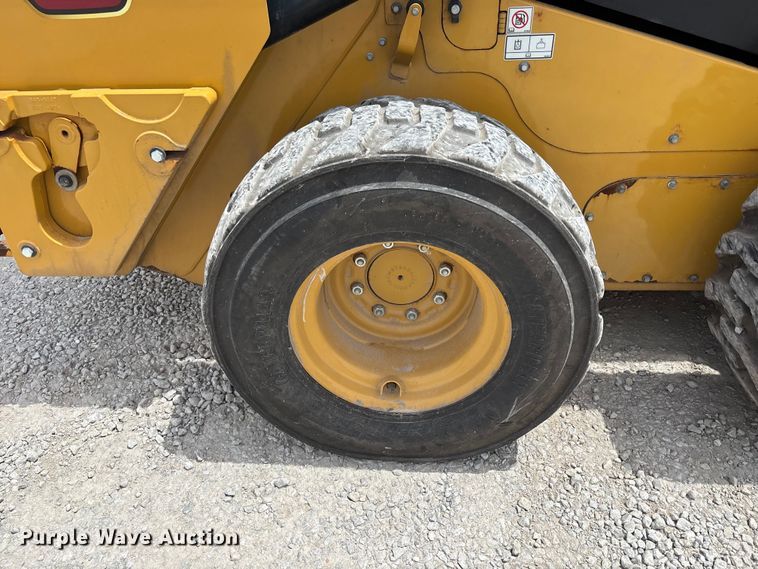 image for item FC4705 2021 Caterpillar 242D3 skid steer loader