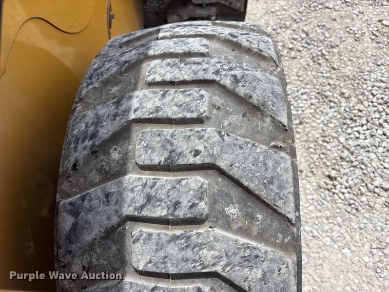 image for item FC4705 2021 Caterpillar 242D3 skid steer loader