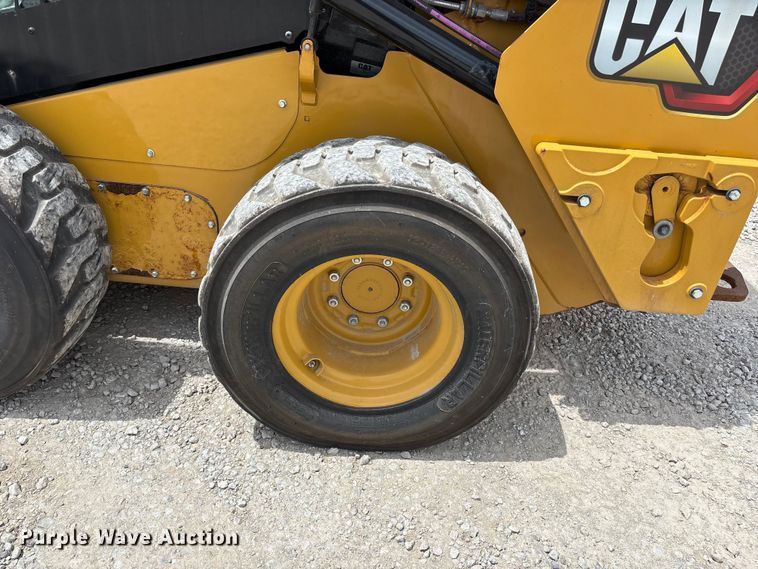 image for item FC4705 2021 Caterpillar 242D3 skid steer loader