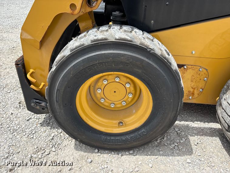 image for item FC4705 2021 Caterpillar 242D3 skid steer loader