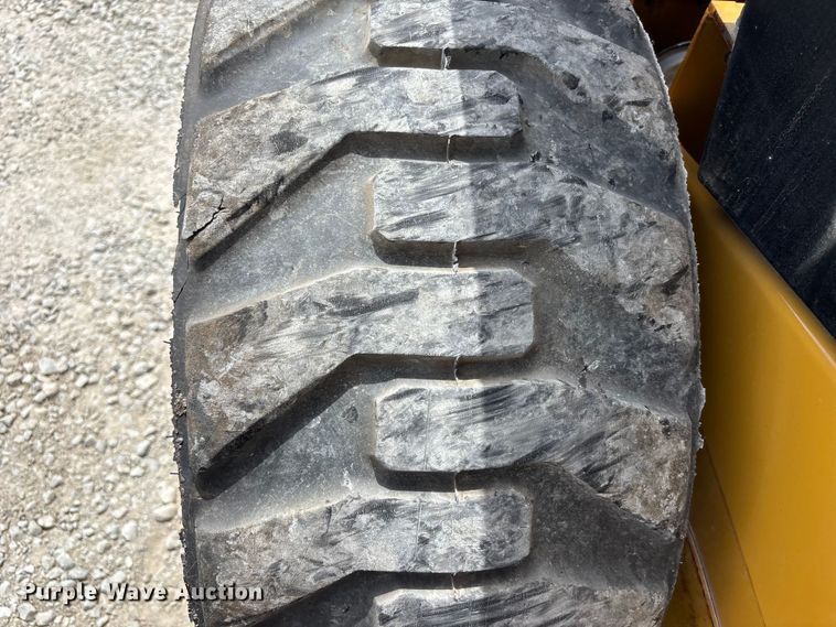 image for item FC4705 2021 Caterpillar 242D3 skid steer loader