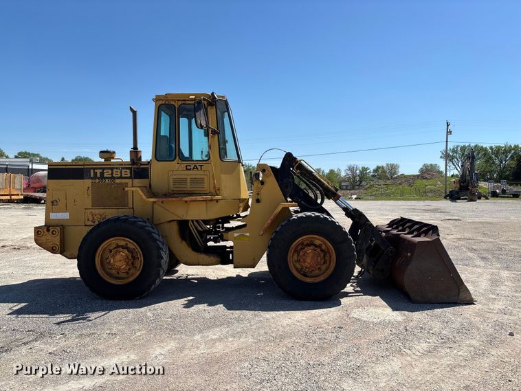 image for item FC5596 1985 Caterpillar IT28 wheel loader